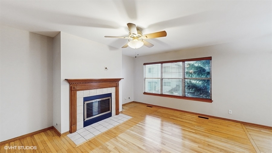 1747 Hickory Park Lane, Aurora, IL 60504