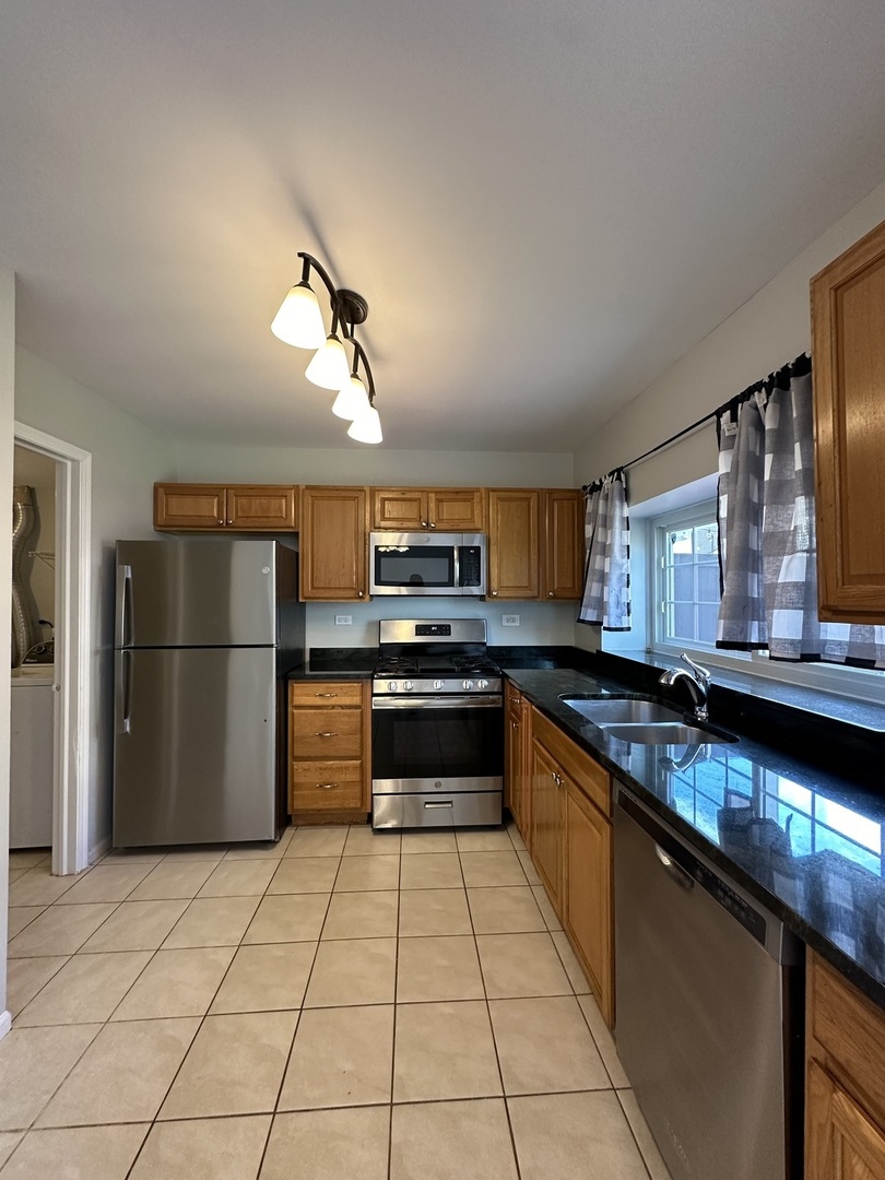 122 W 67th Street, Westmont, IL 60559