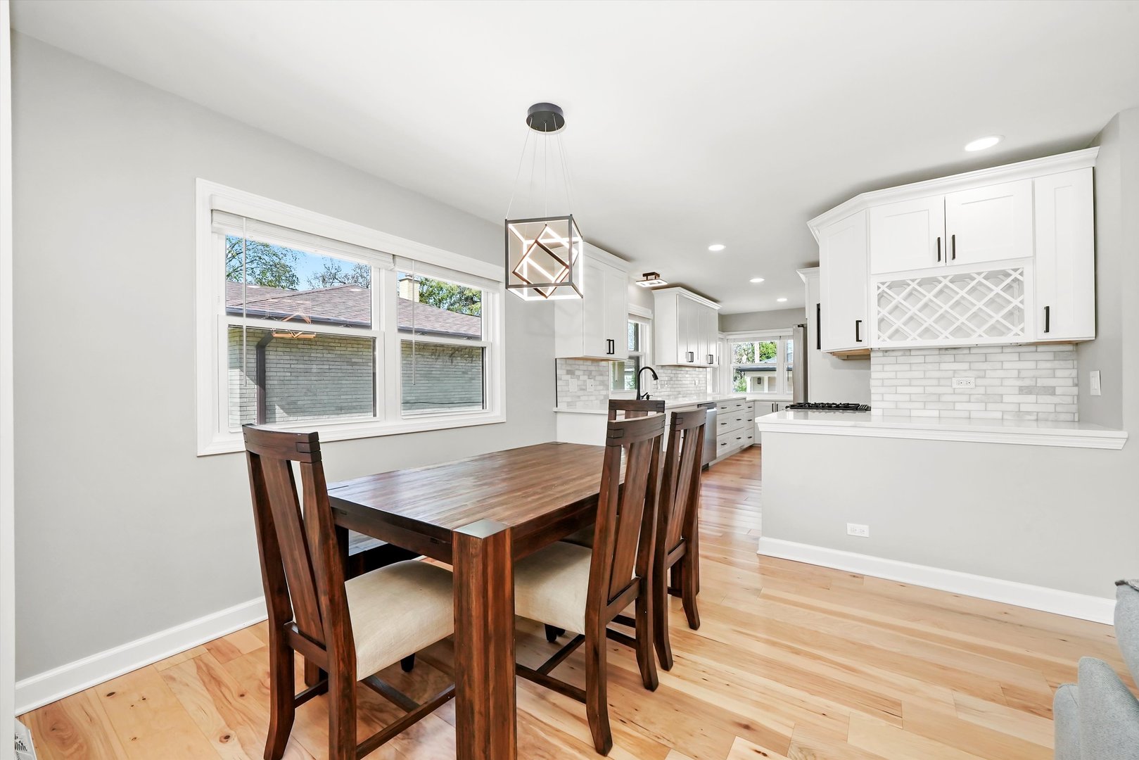 953 S Parkside Avenue, Elmhurst, IL 60126