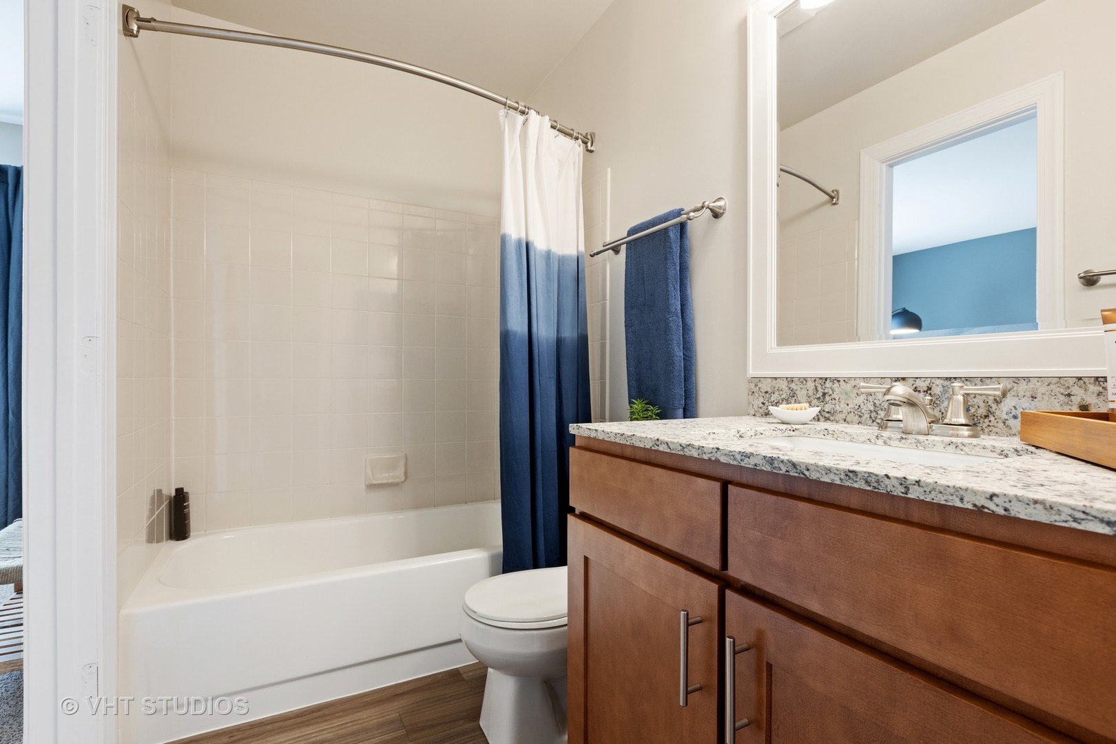 37 Kensington Circle #203, Wheaton, IL 60189
