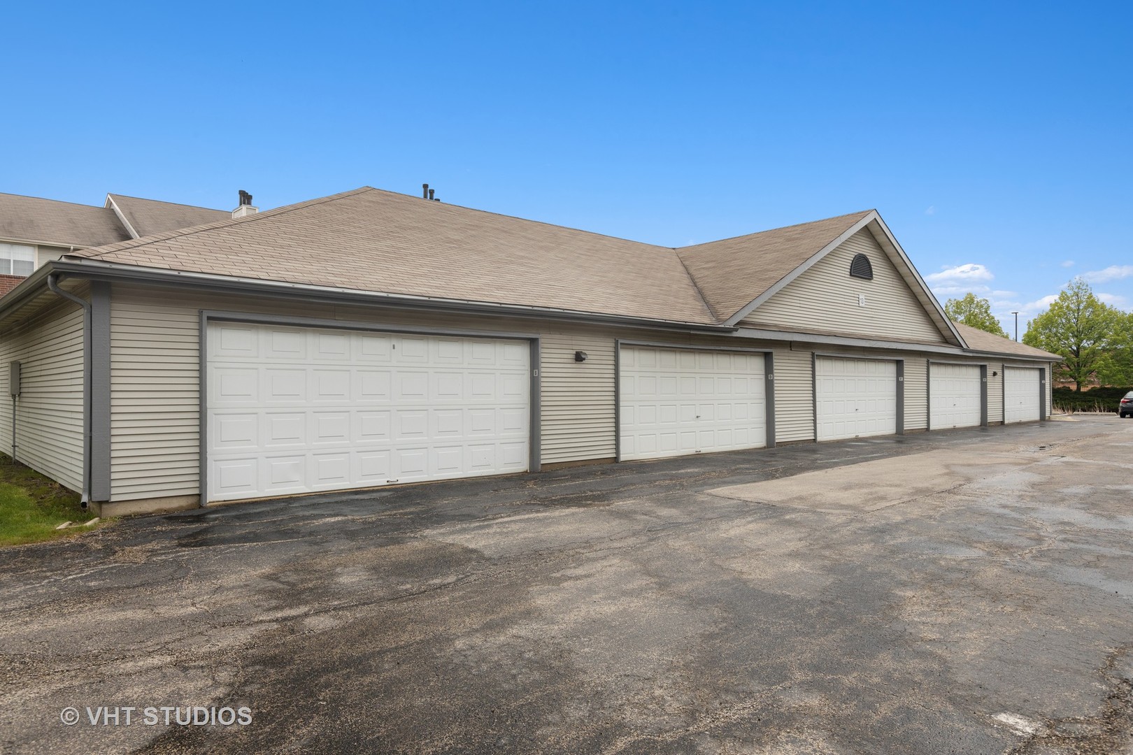 37 Kensington Circle #203, Wheaton, IL 60189