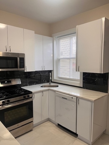 3425 W Carroll Avenue, Chicago, IL 60624