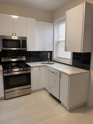 3425 W Carroll Avenue, Chicago, IL 60624