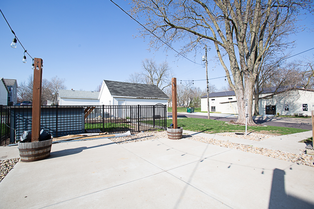 393 E Front Street, El Paso, IL 61738