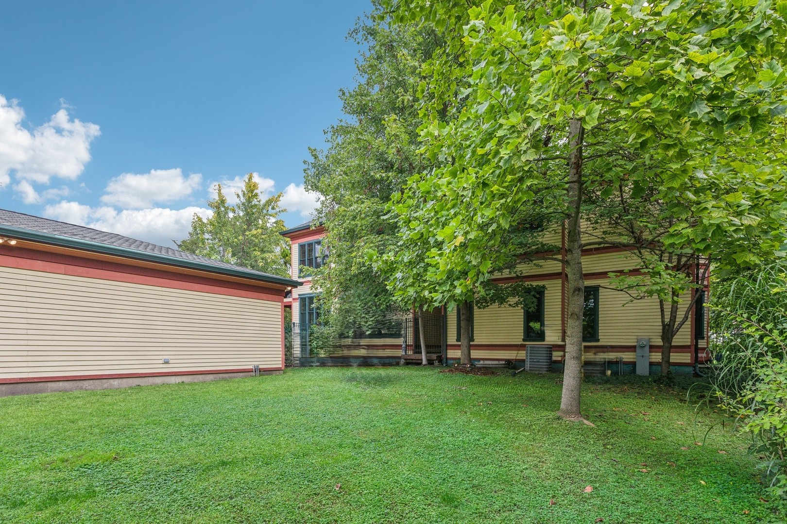 6022 Peck Avenue, La Grange Highlands, IL 60525