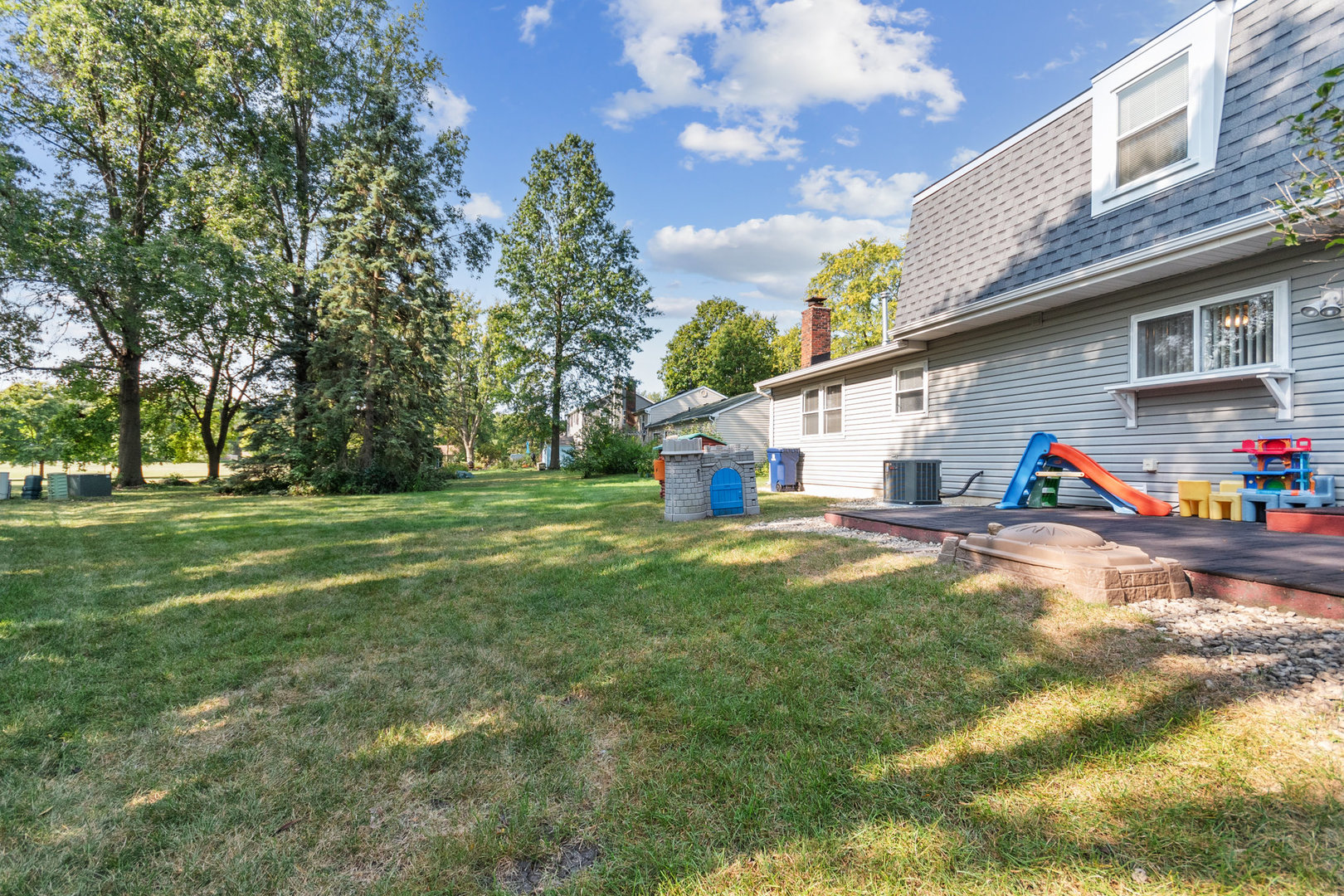 230 Ridgefield Lane, Naperville, IL 60565