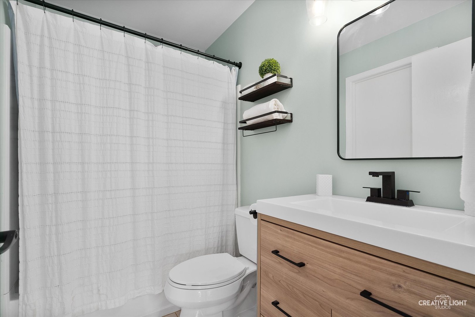 243 Windsor Court #D, South Elgin, IL 60177