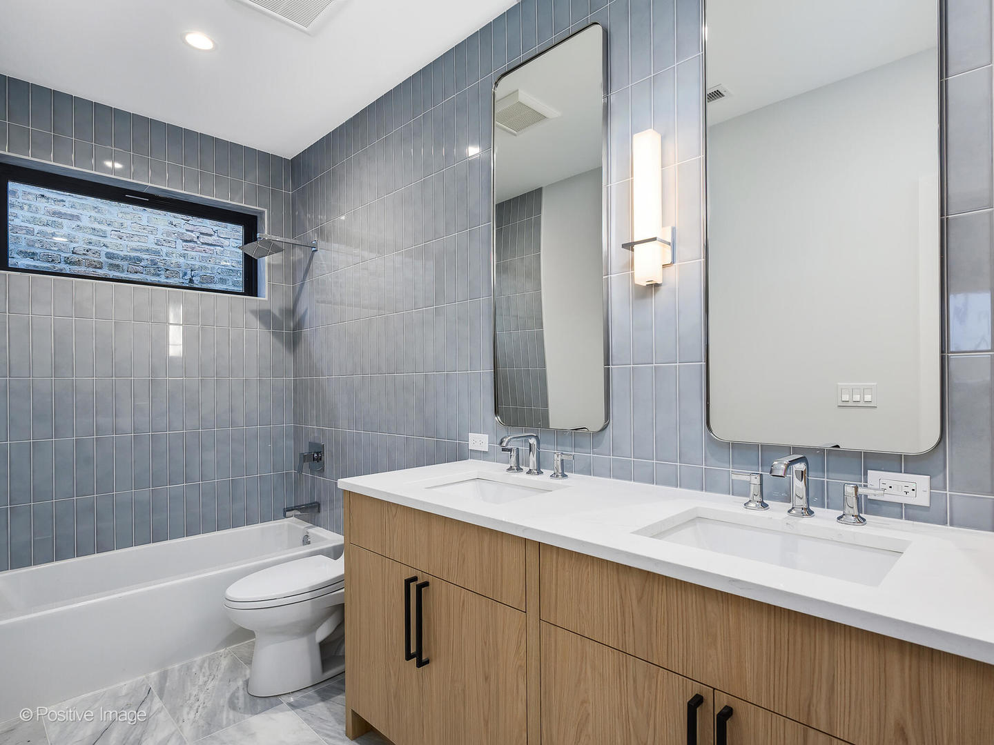3633 N Claremont Avenue, Chicago, IL 60618