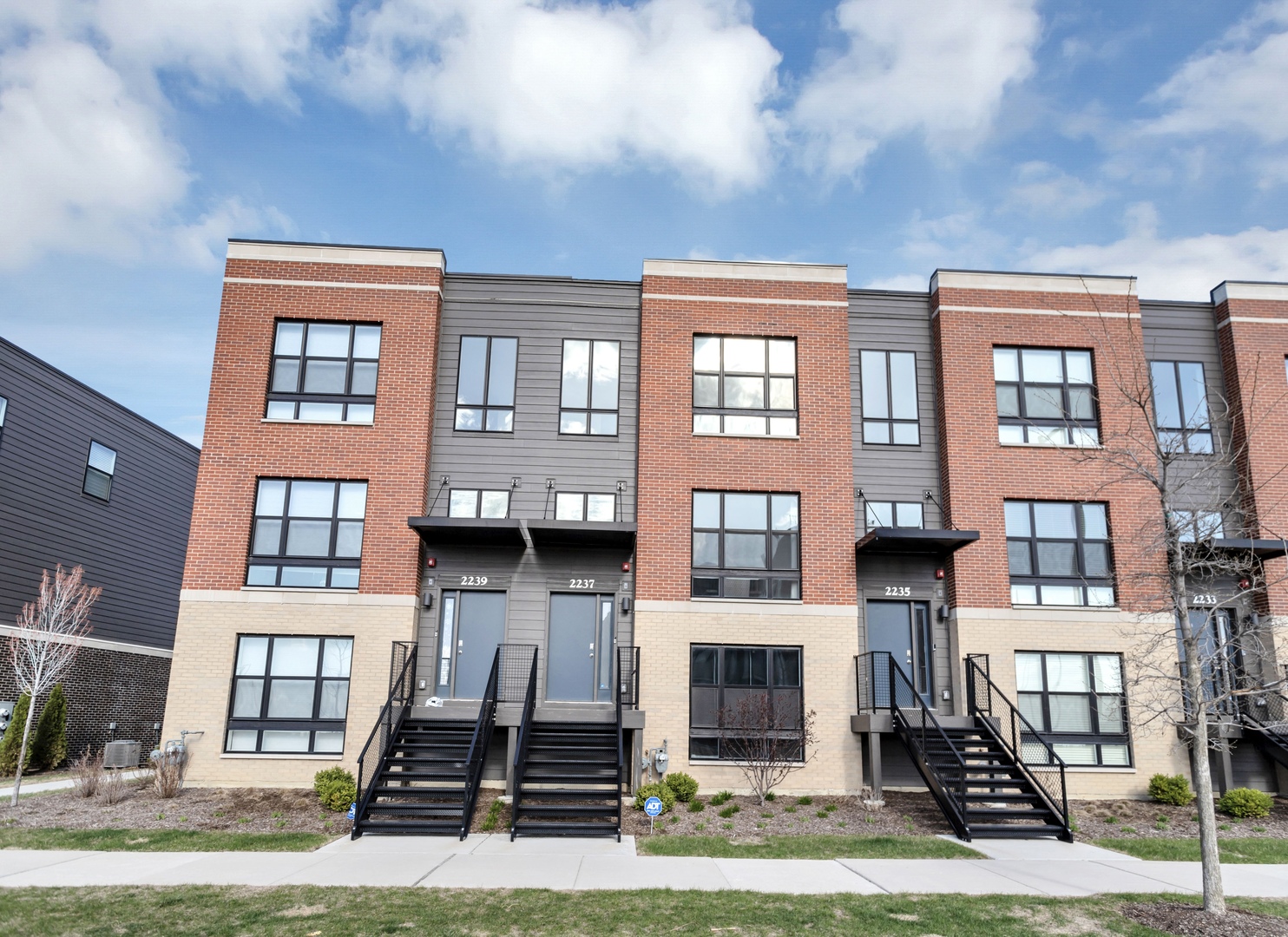 2237 Parkside Drive, Schaumburg, IL 60173
