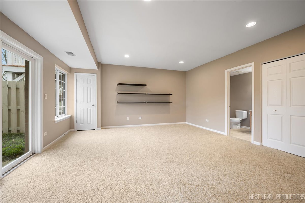 955 Winners Cup Court, Naperville, IL 60565