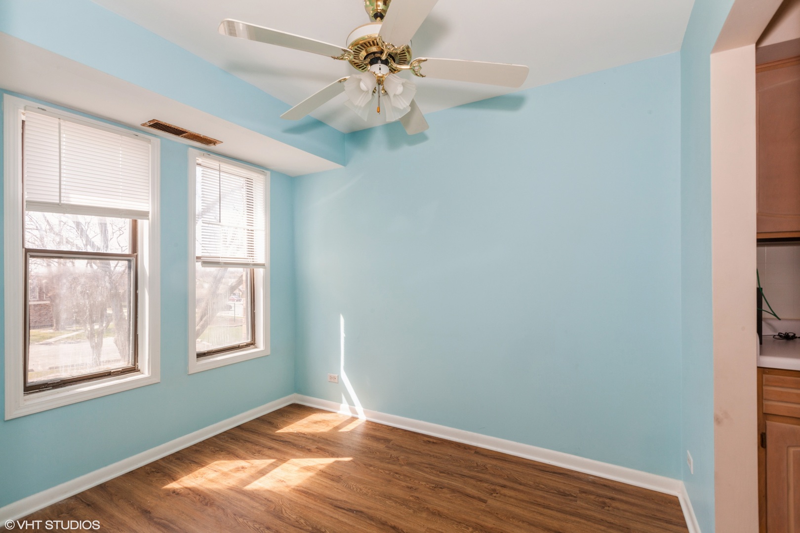 2287 Country Club Drive #21A, Woodridge, IL 60517