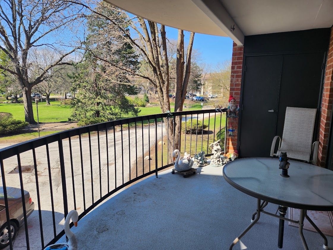 1615 E Central Road #210B, Arlington Heights, IL 60005