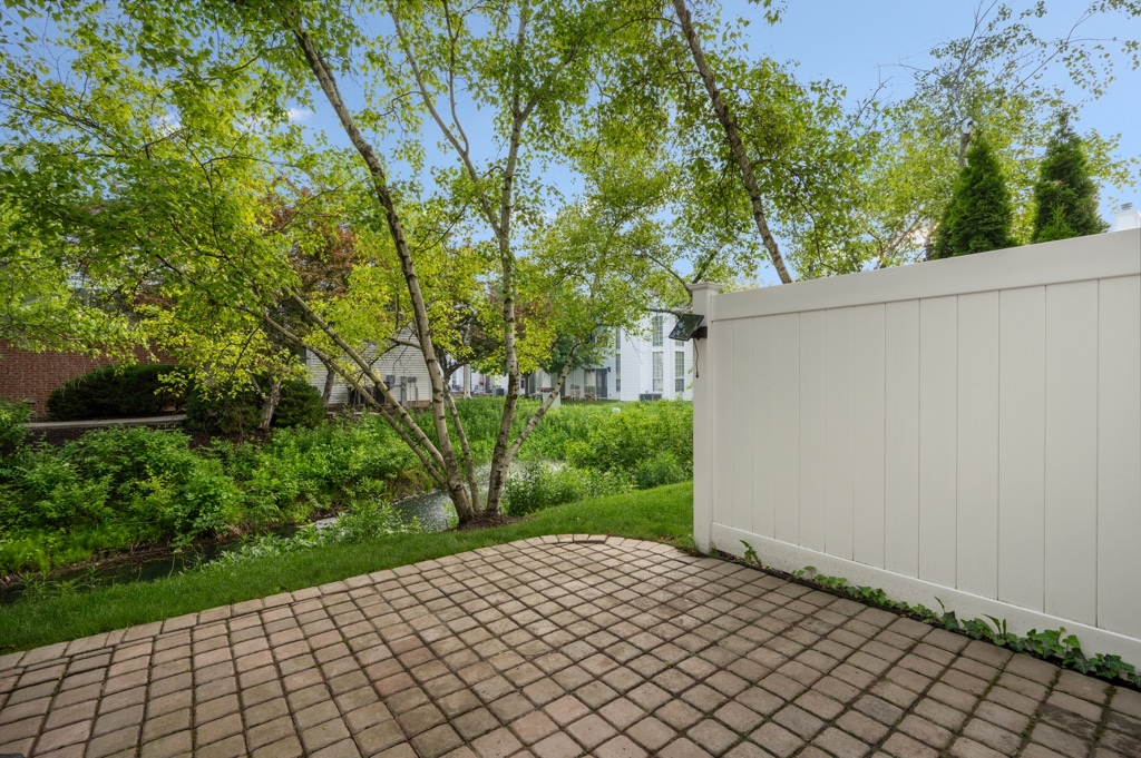 101 Woodbury Lane, Lake Bluff, IL 60044