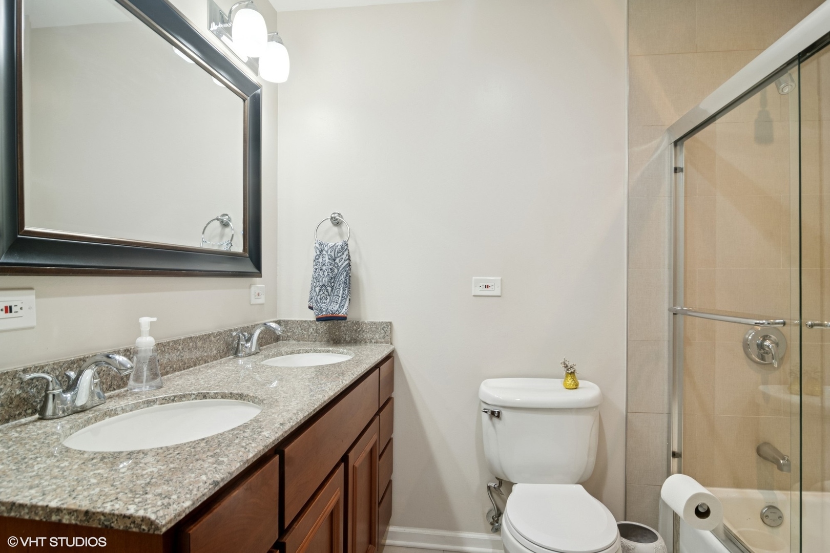 107 N Donald Avenue, Arlington Heights, IL 60004