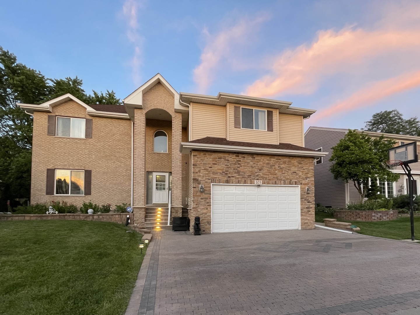 103 N Staffire Drive, Schaumburg, IL 60194