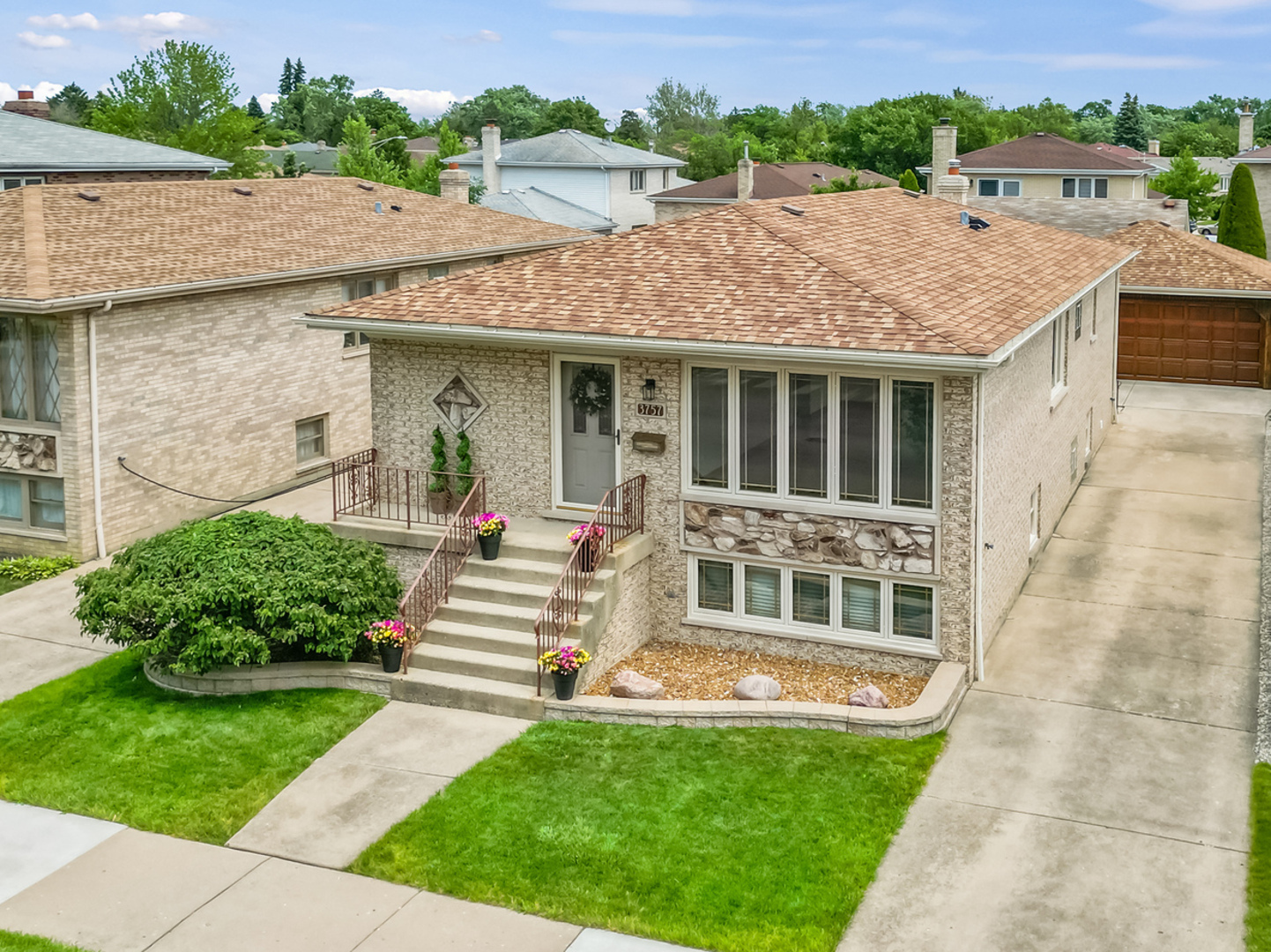 3757 N Oak Park Avenue, Chicago, IL 60634