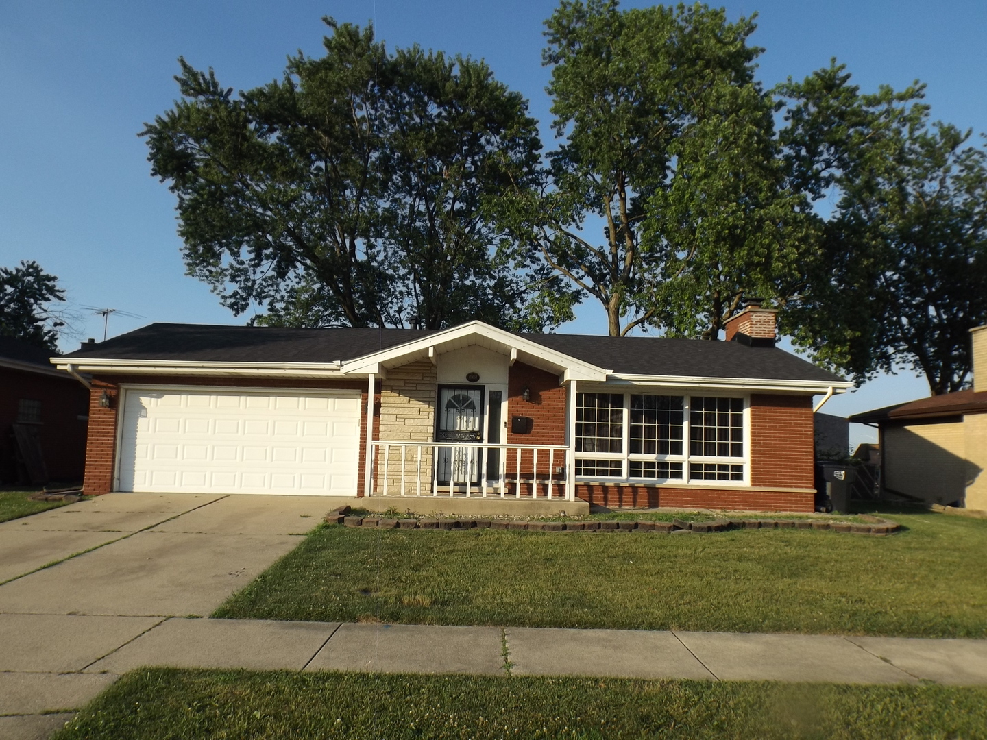 16315 Kenwood Avenue, South Holland, IL 60473