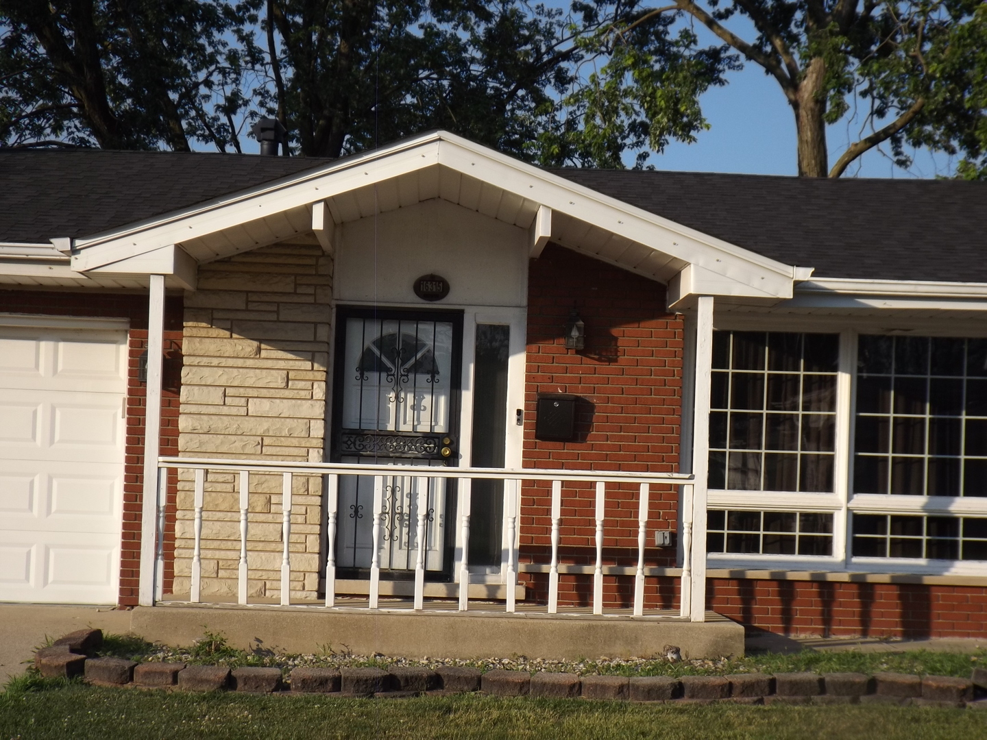16315 Kenwood Avenue, South Holland, IL 60473