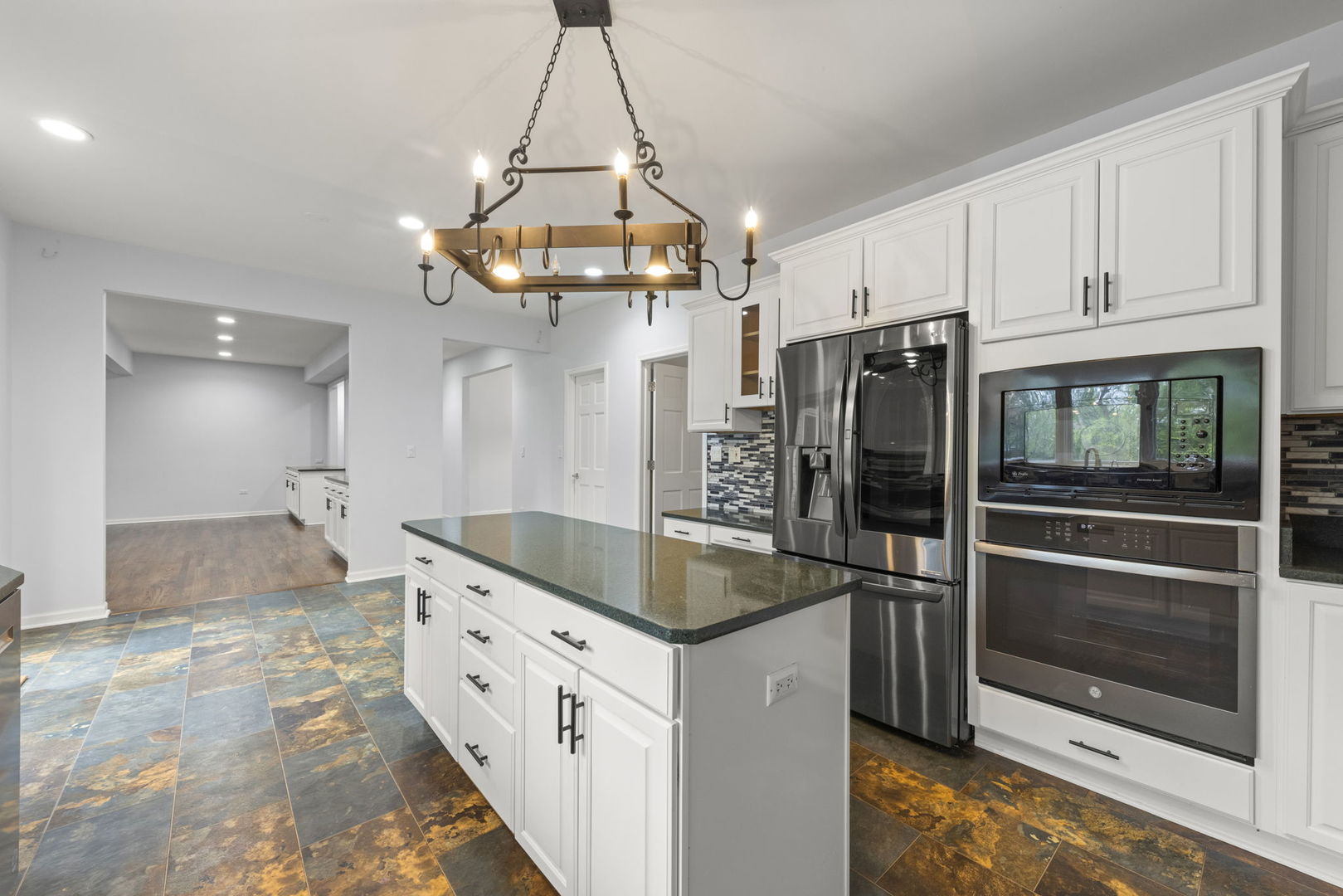 824 High Ridge Court, Darien, IL 60561
