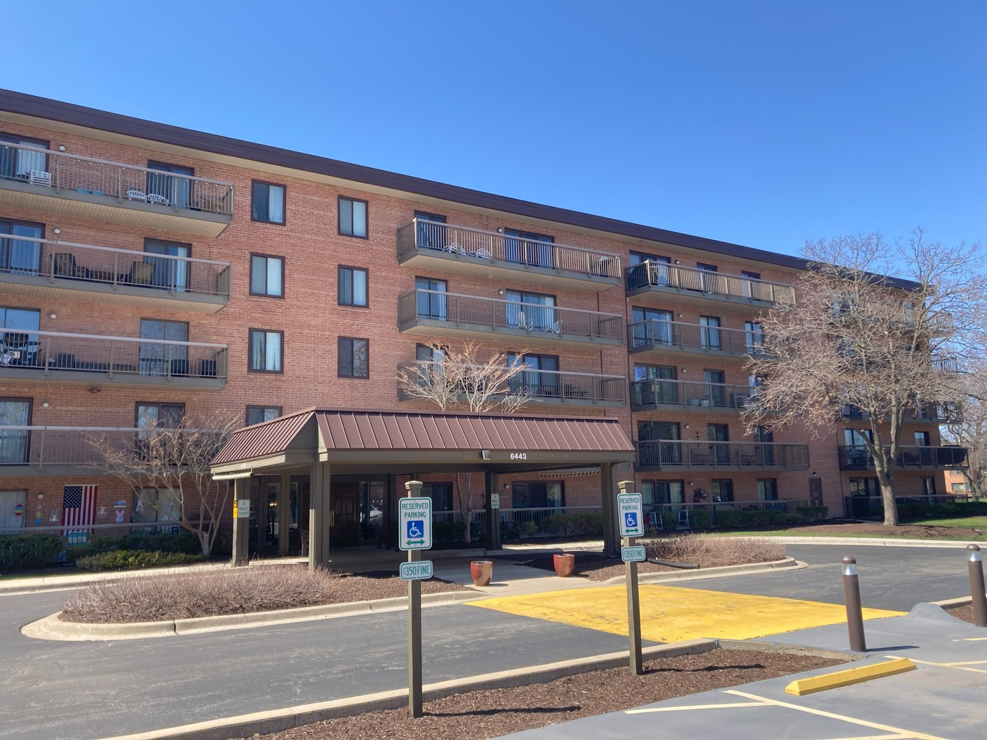 6443 Clarendon Hills Road #205, Willowbrook, IL 60527