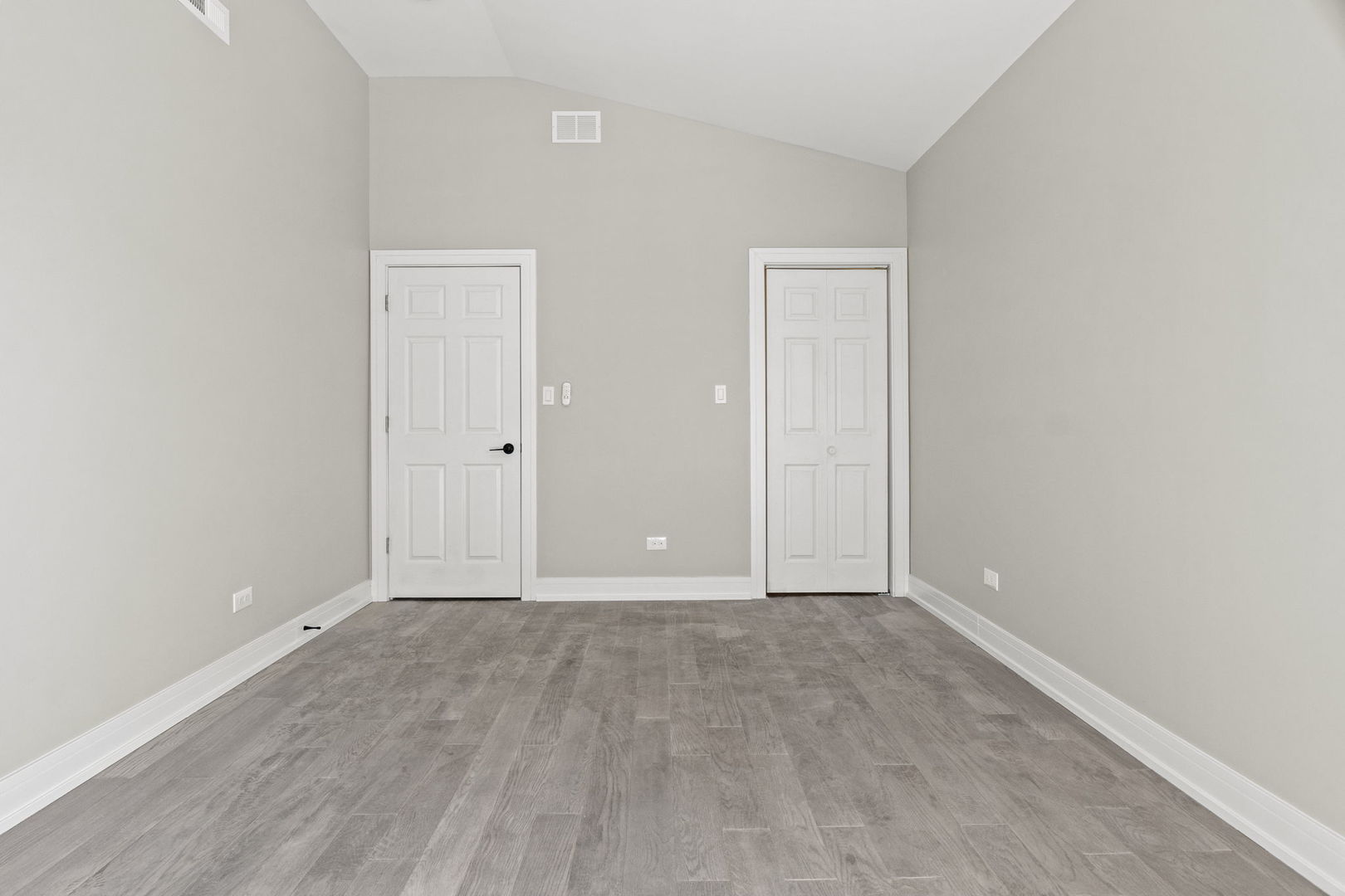 7711 S Ridgeland Avenue, Chicago, IL 60649