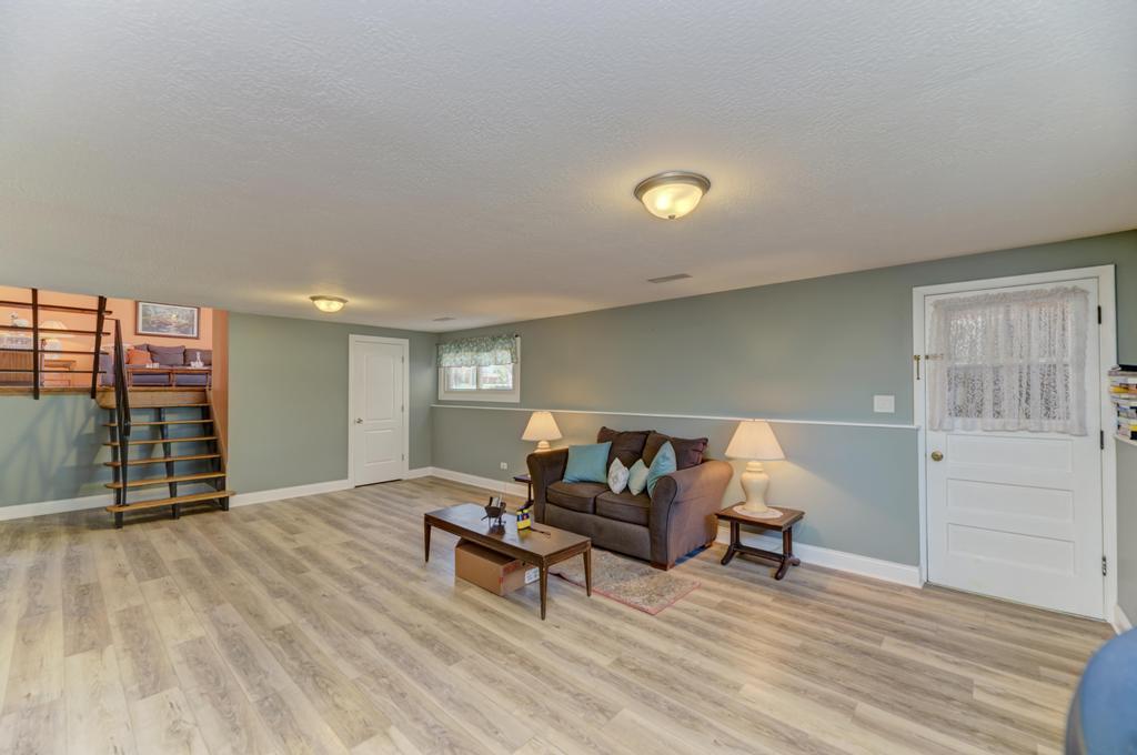 1735 W Woodland Avenue, Addison, IL 60101