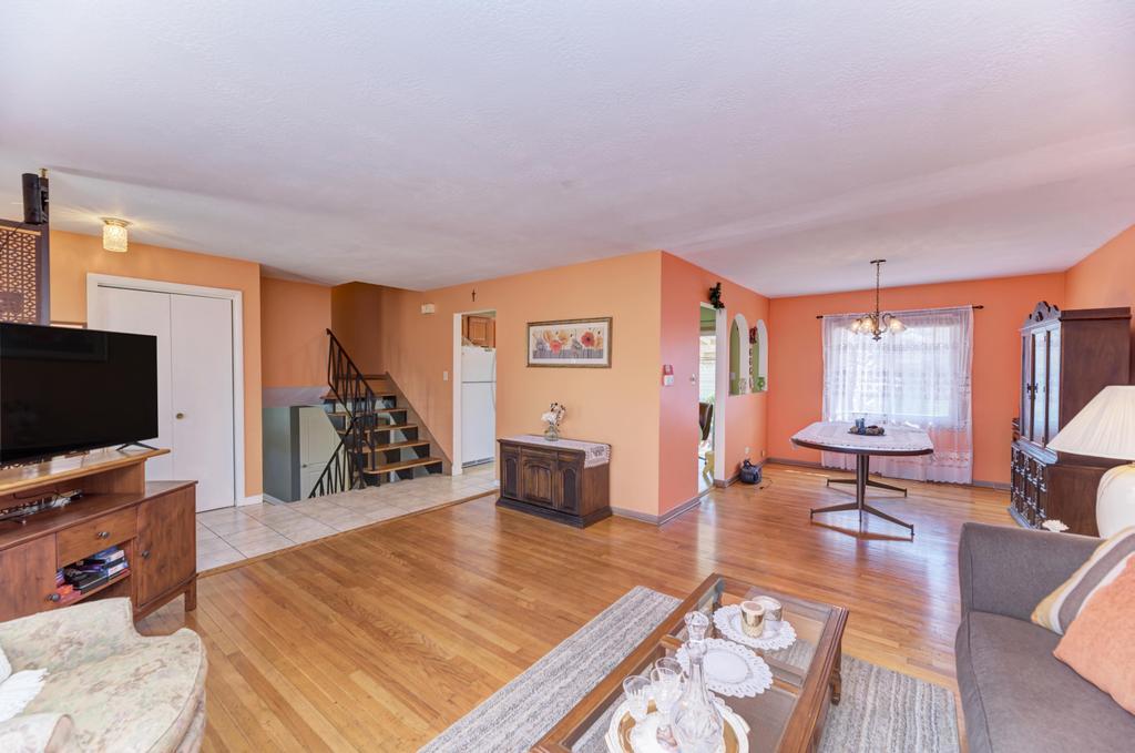 1735 W Woodland Avenue, Addison, IL 60101
