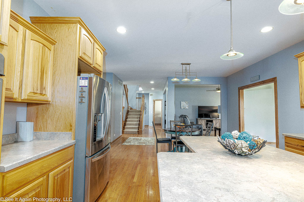 901 Omaha Drive, Yorkville, IL 60560