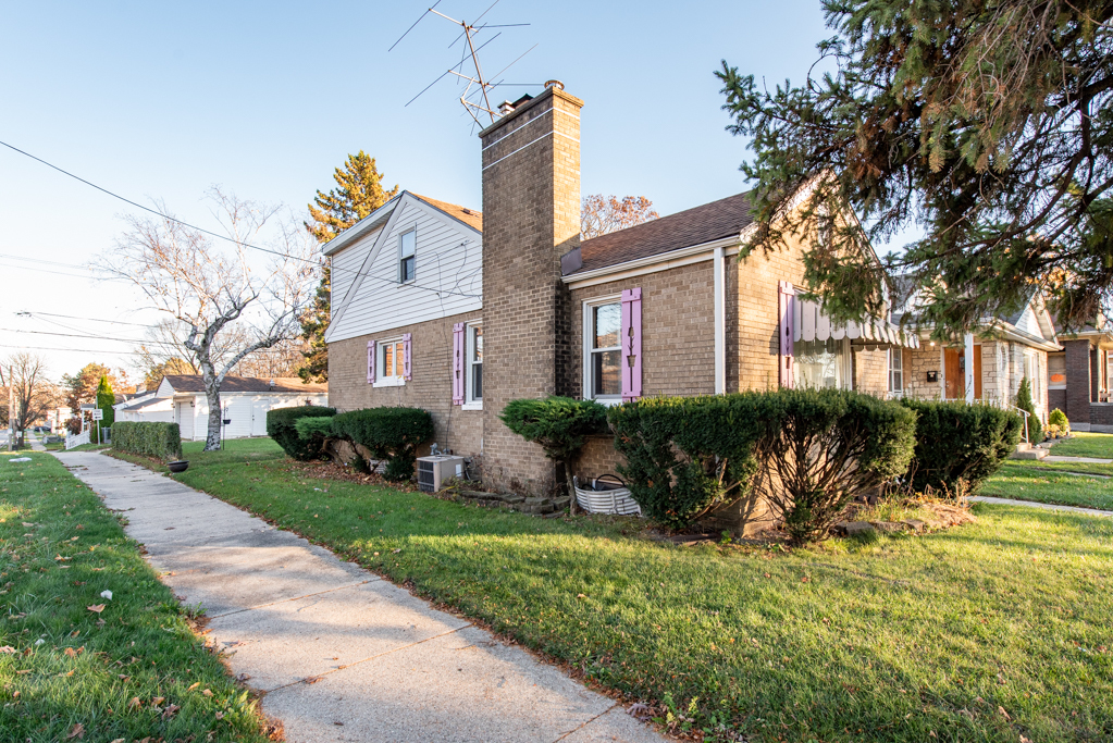 903 S Mcalister Avenue, Waukegan, IL 60085