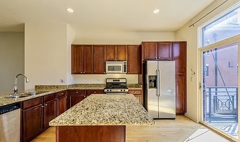 937 W 14th Place, Chicago, IL 60608