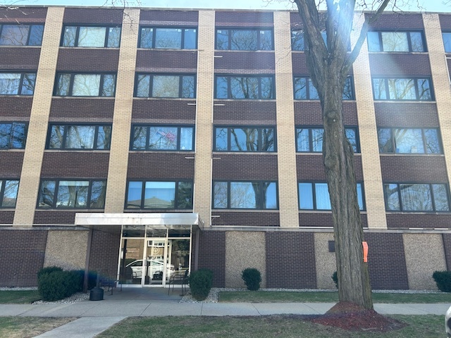 5915 W Gunnison Street #2F, Chicago, IL 60630