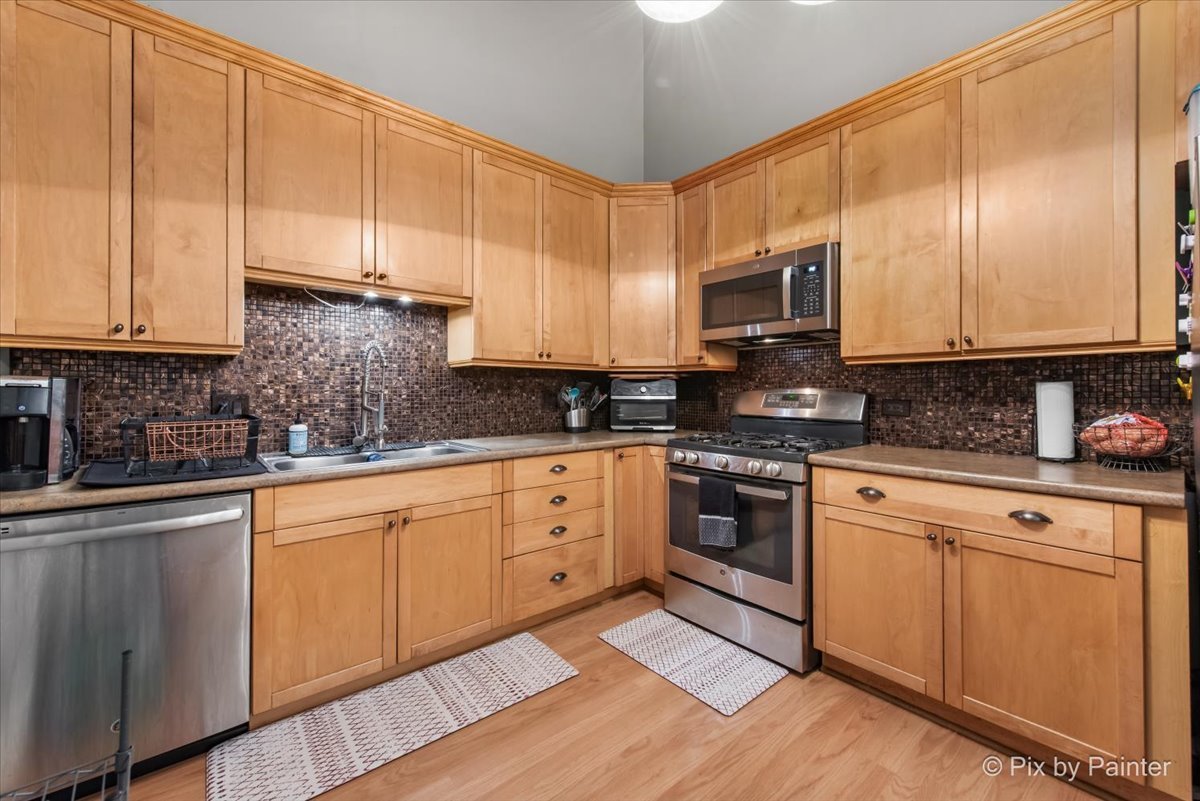 704 Circle Drive #704, Roselle, IL 60172
