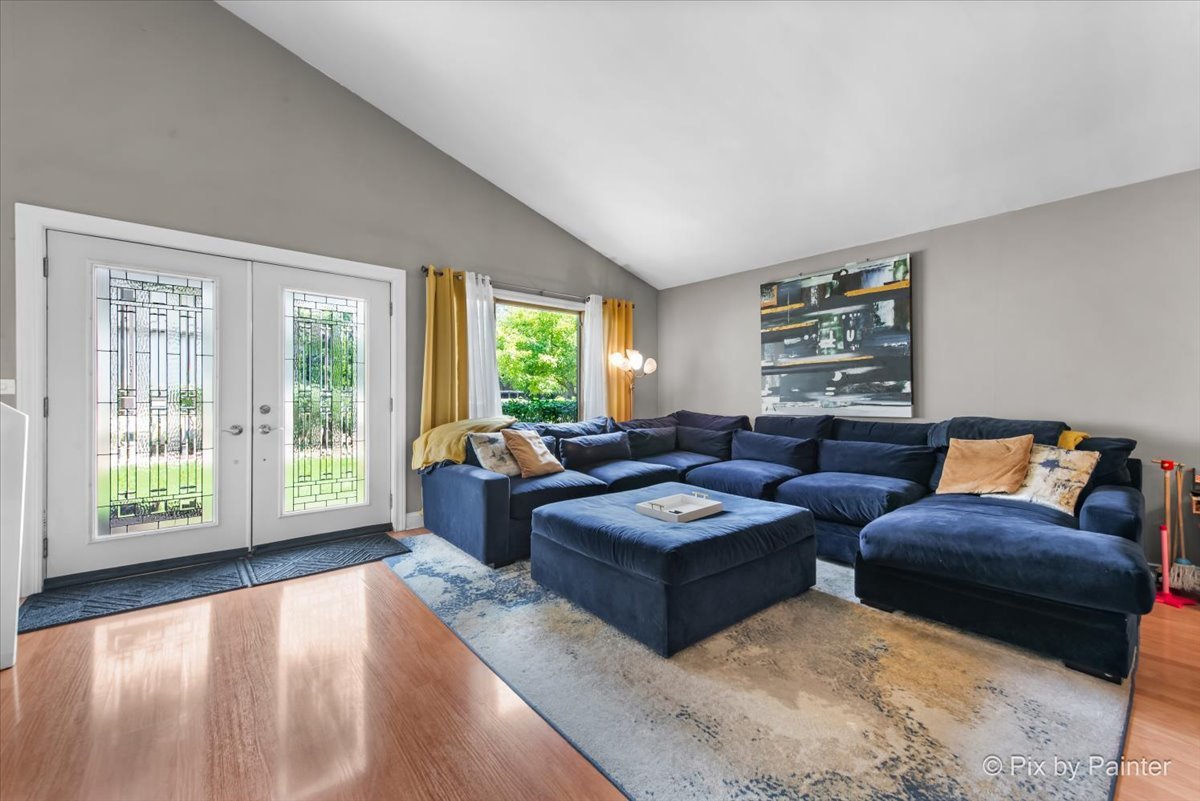 704 Circle Drive #704, Roselle, IL 60172