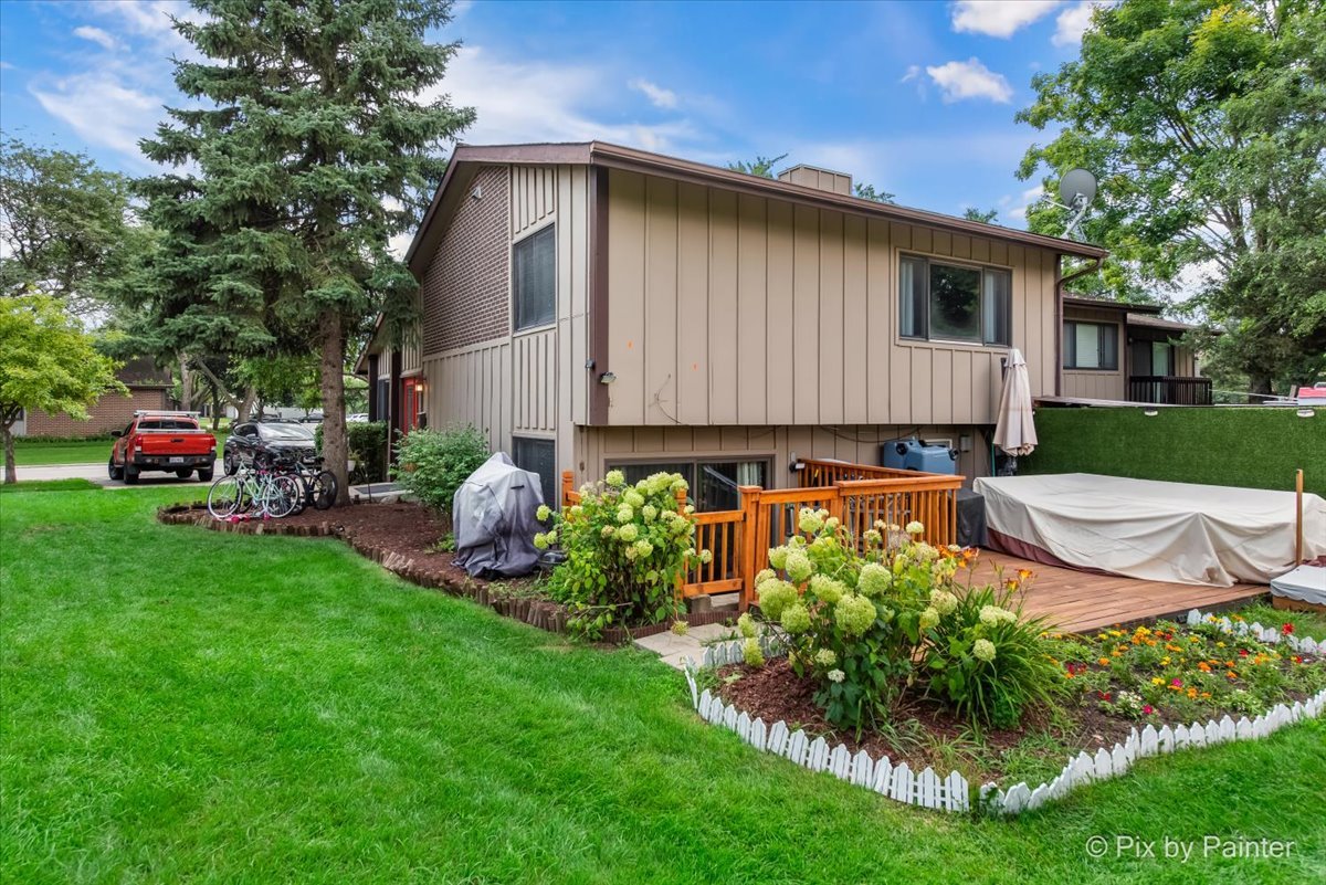 704 Circle Drive #704, Roselle, IL 60172