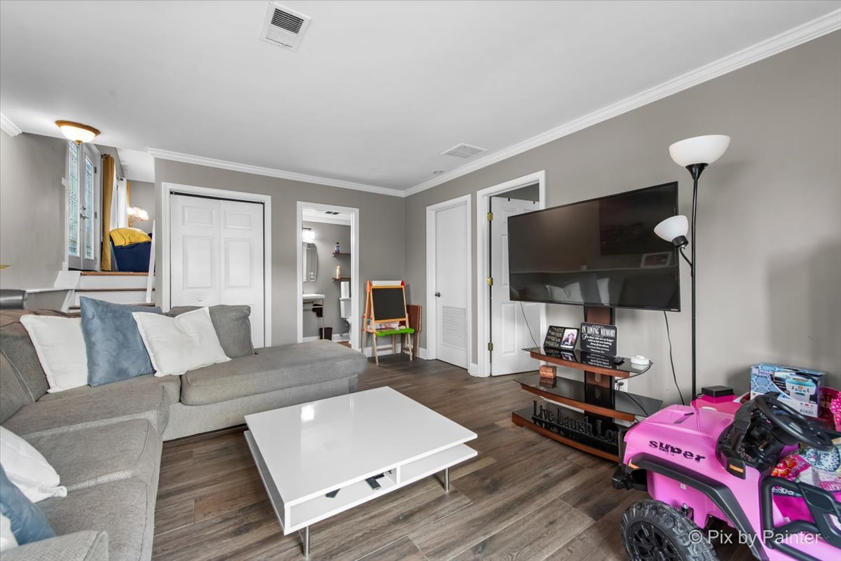 704 Circle Drive #704, Roselle, IL 60172
