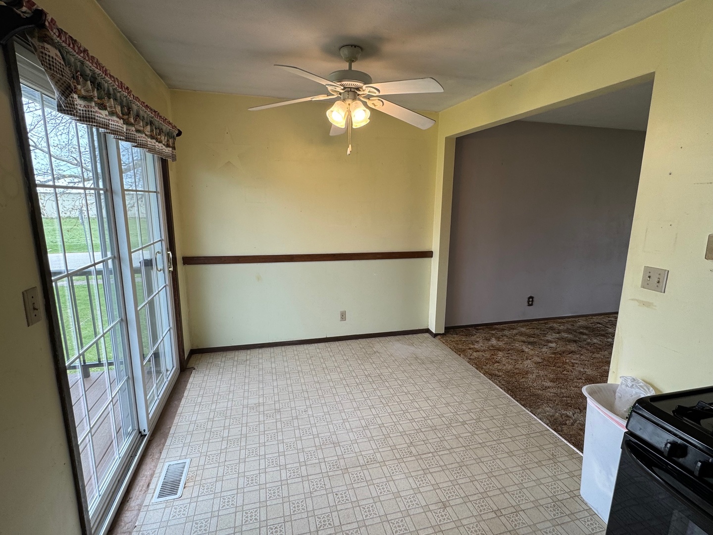 100 W Garfield Street, Deer Creek, IL 61733