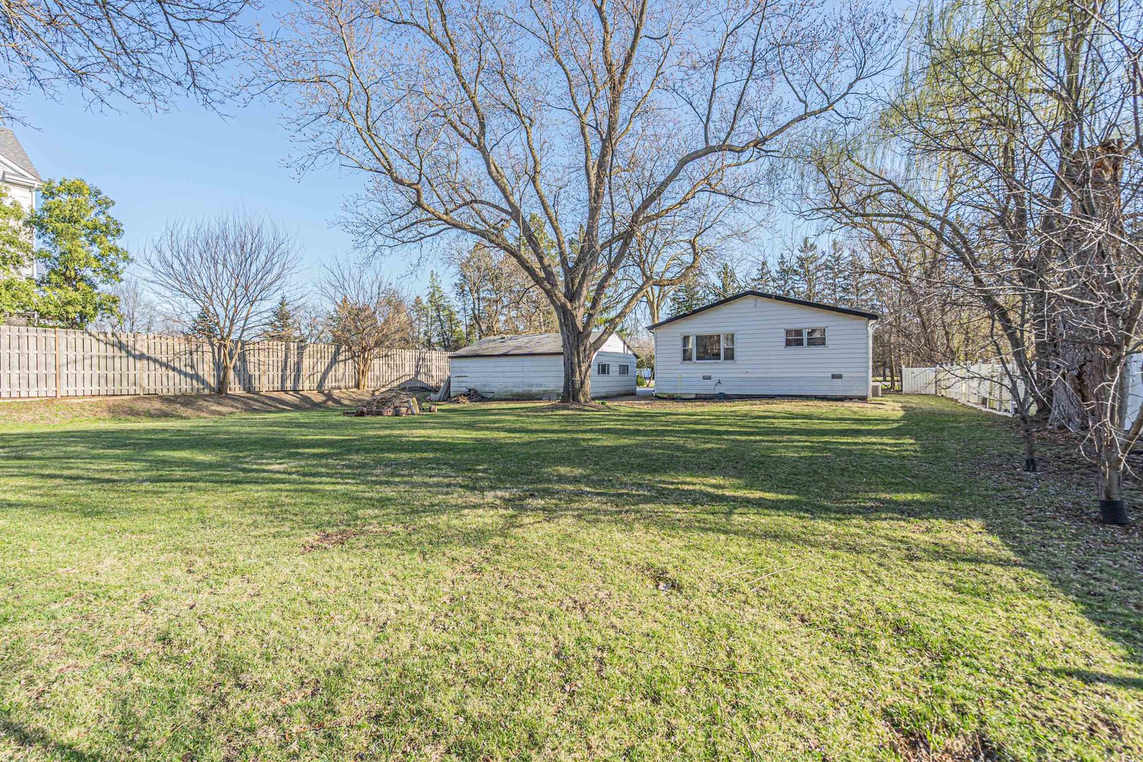 886 W Palatine Road, Palatine, IL 60067