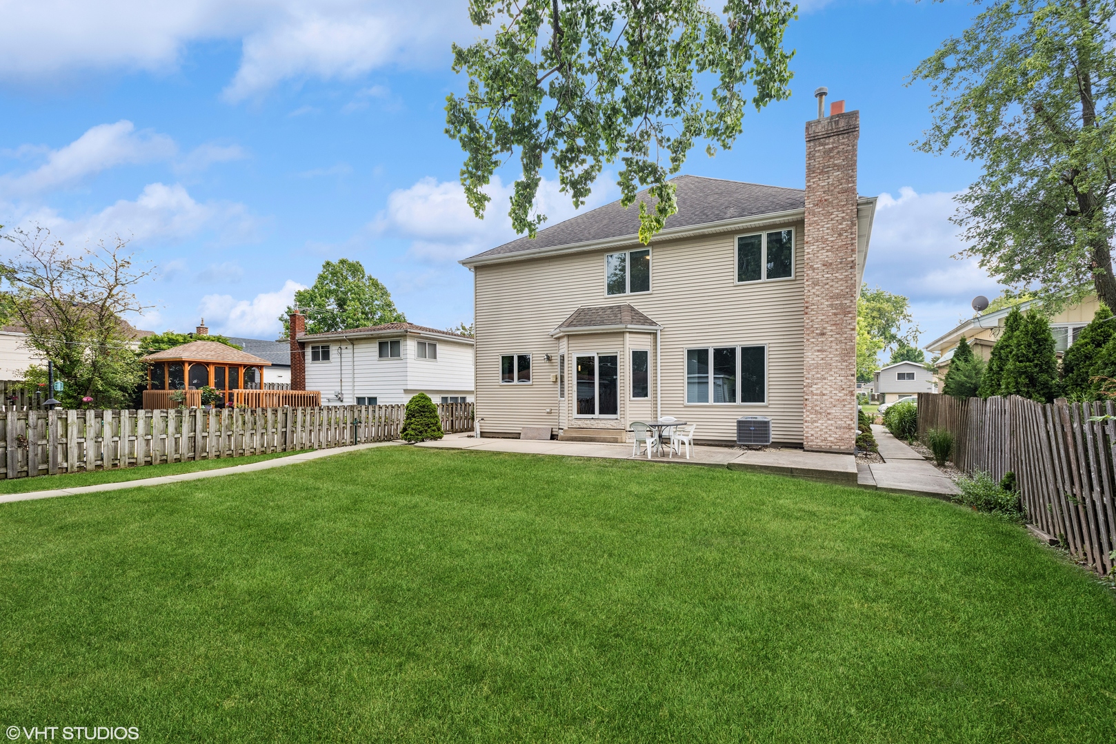 573 W Babcock Avenue, Elmhurst, IL 60126