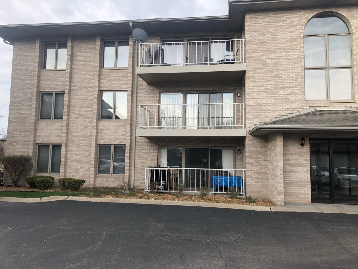 1053 ASHLEY Court #2B, Lockport, IL 60441