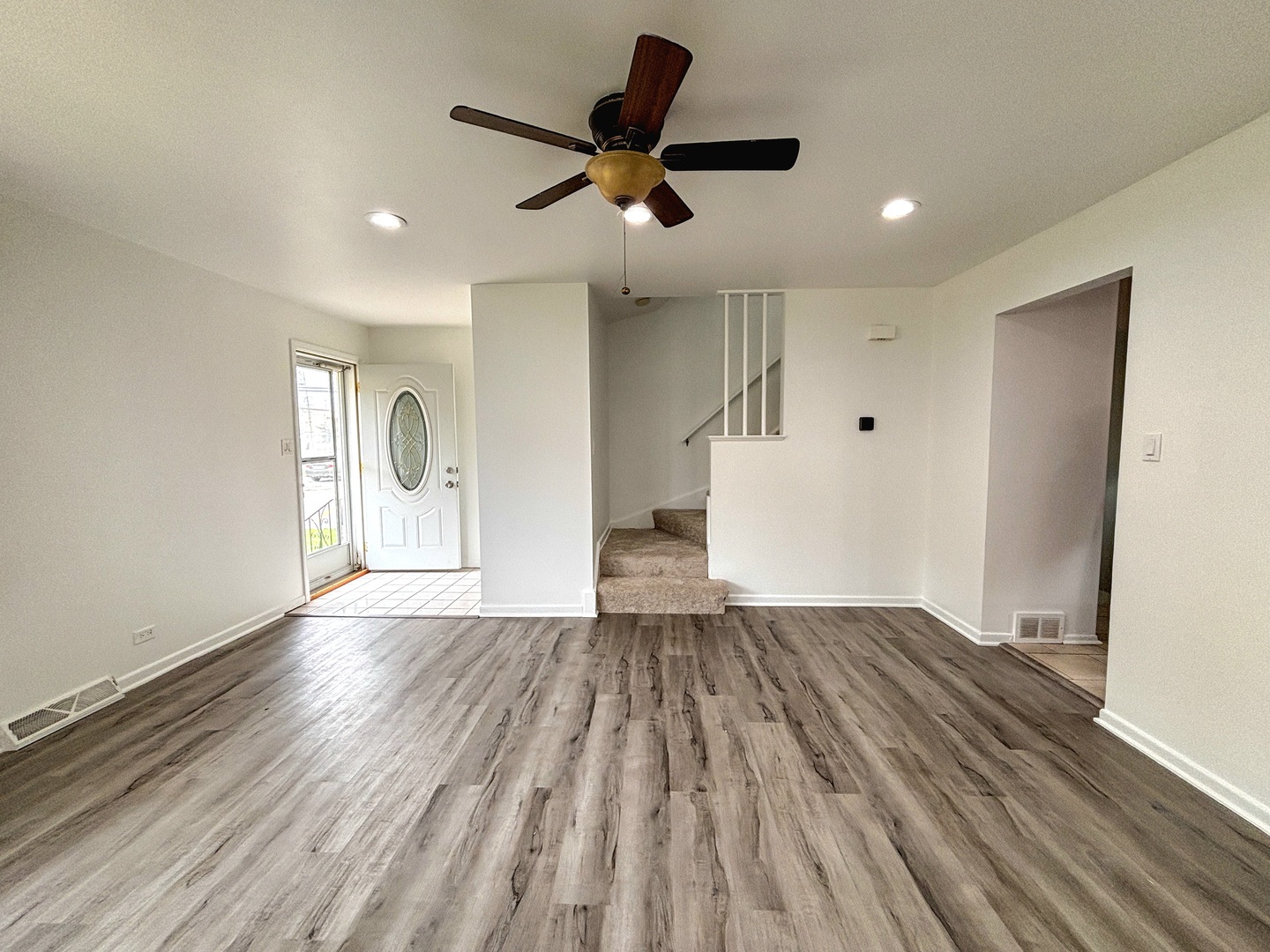 8664 Gregory Lane #E, Des Plaines, IL 60016