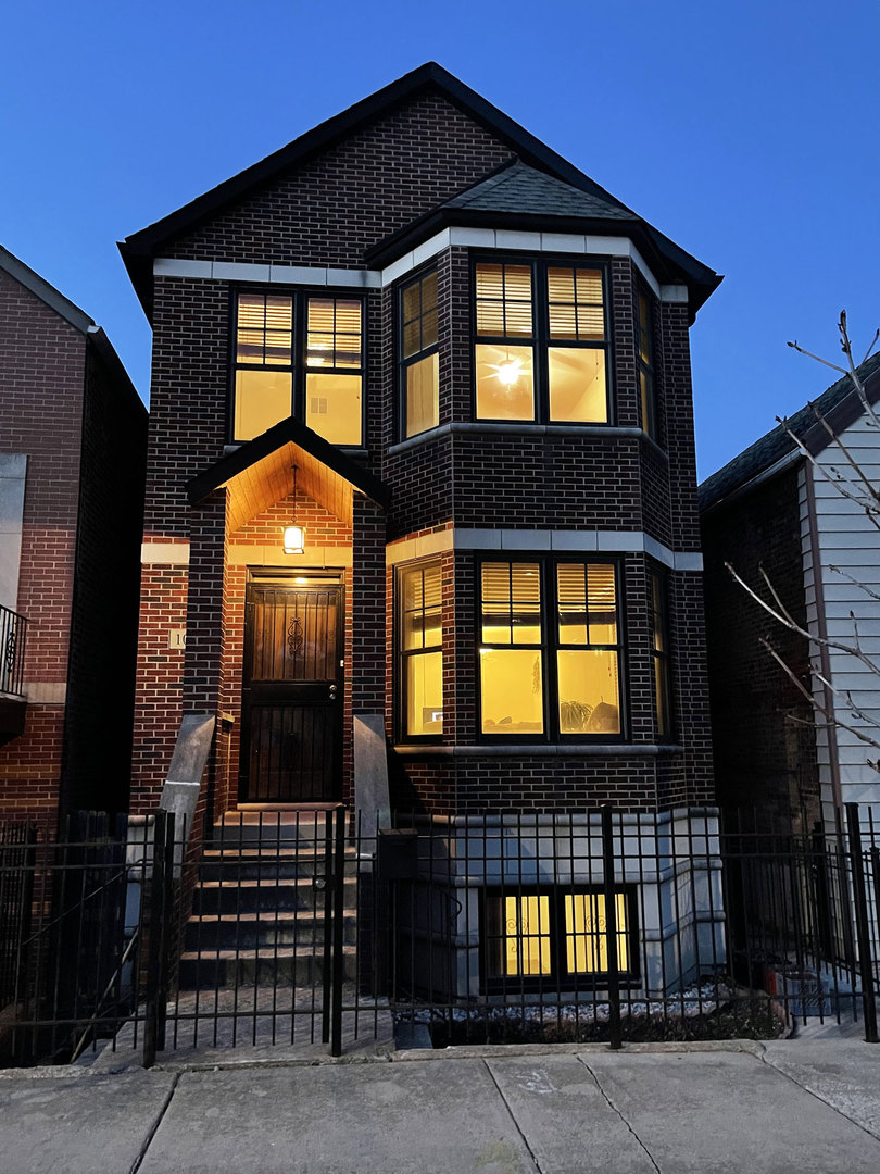 1042 W 34th Place, Chicago, IL 60608