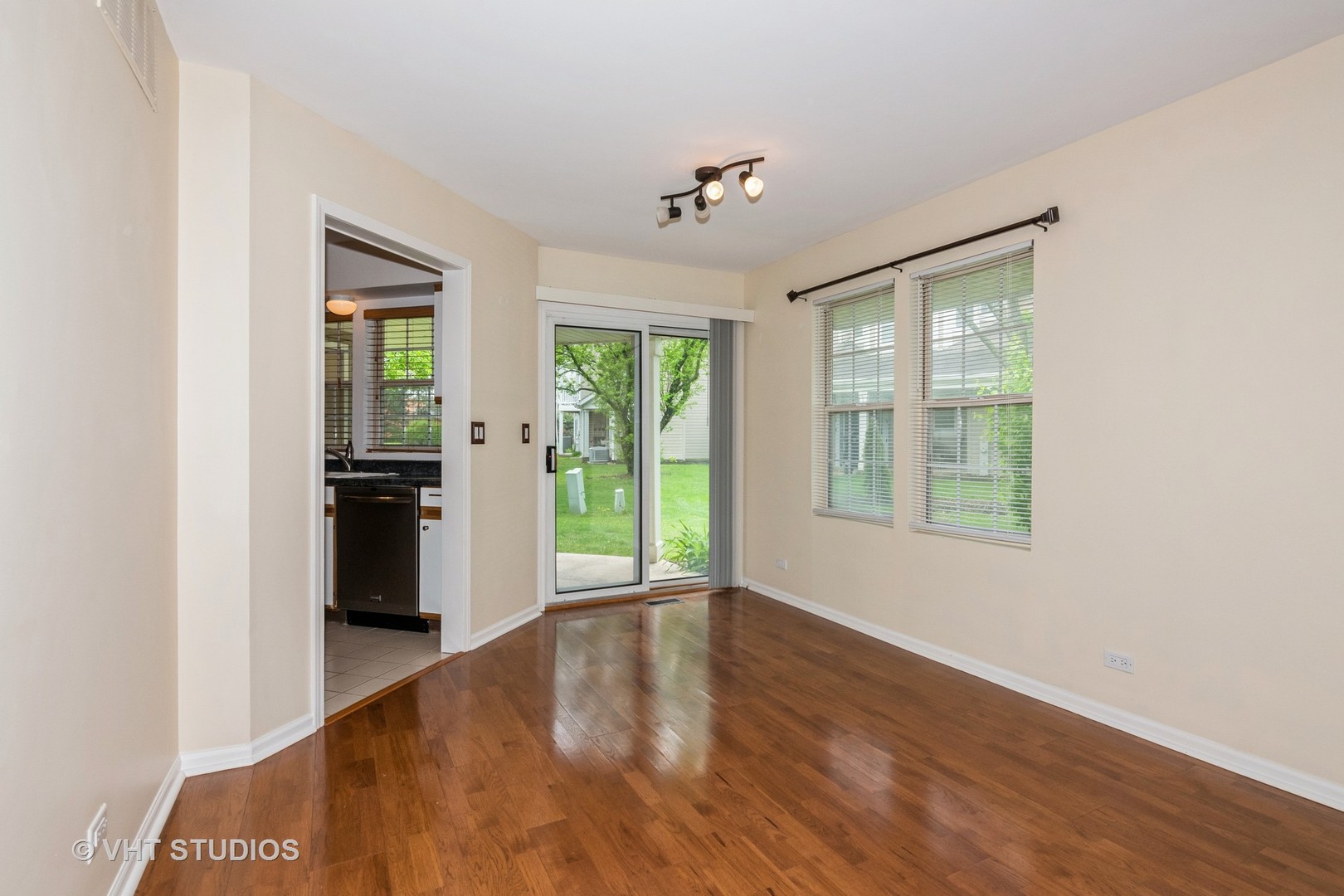 372 Dublin Court, Carol Stream, IL 60188