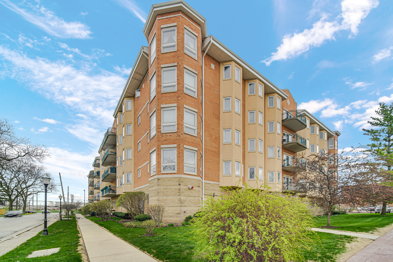 100 W Roosevelt Avenue #510, Bensenville, IL 60106