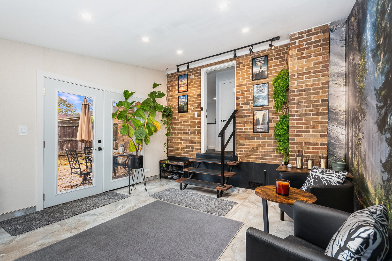 138 W Janice Lane, Addison, IL 60101