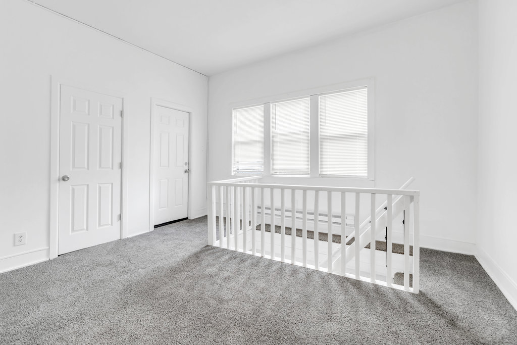 9024 S Houston Avenue, Chicago, IL 60617