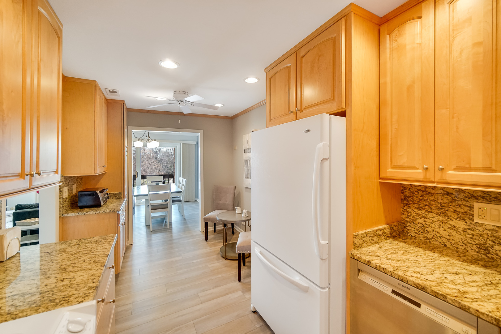 201 Lake Hinsdale Drive #404, Willowbrook, IL 60527