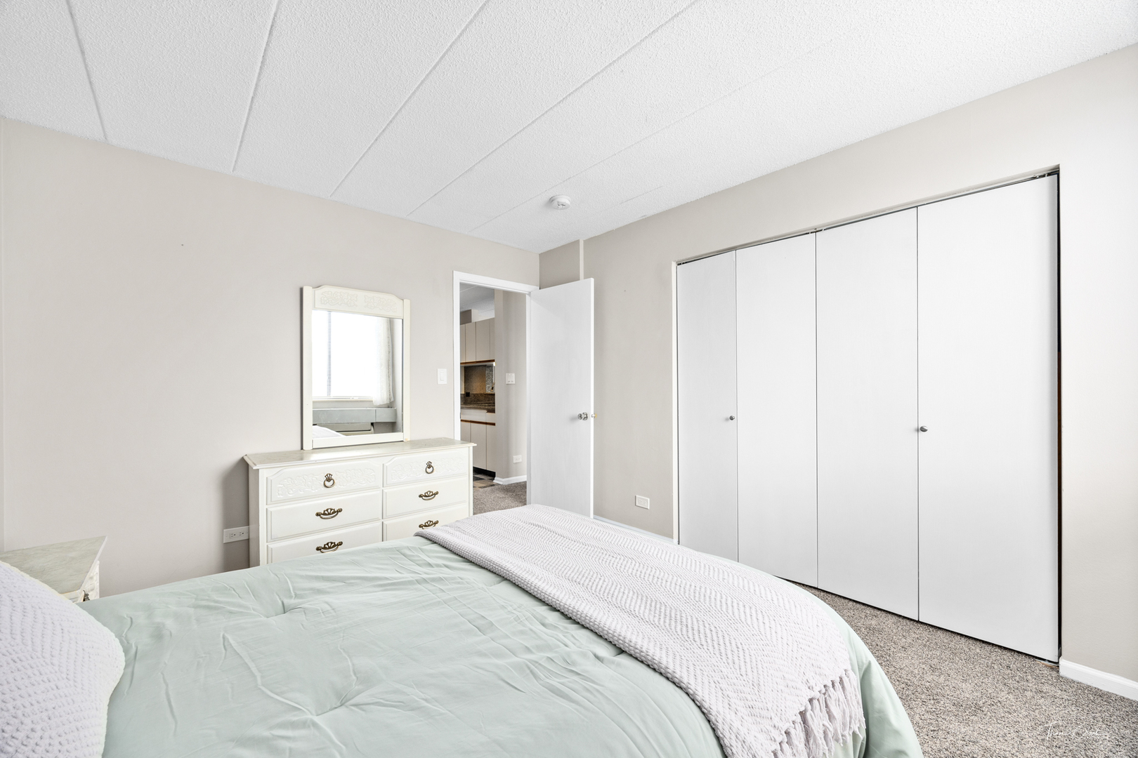 75 Kristin Circle #211, Schaumburg, IL 60195