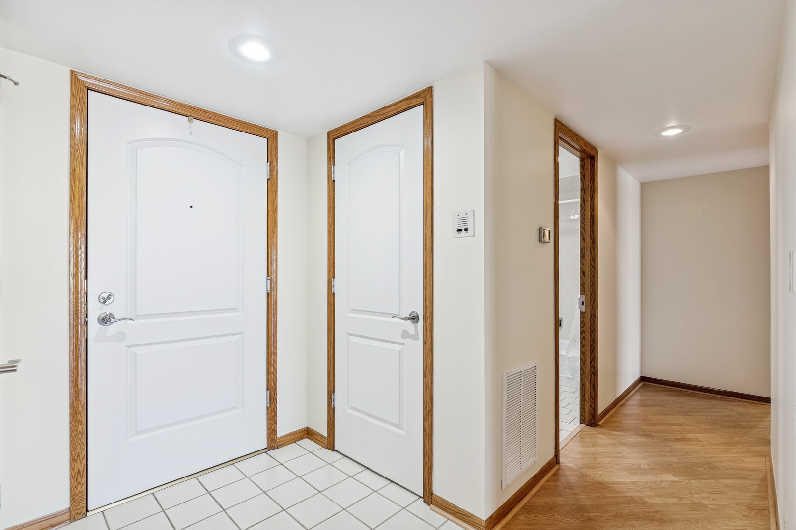 724 12th Street #105, Wilmette, IL 60091