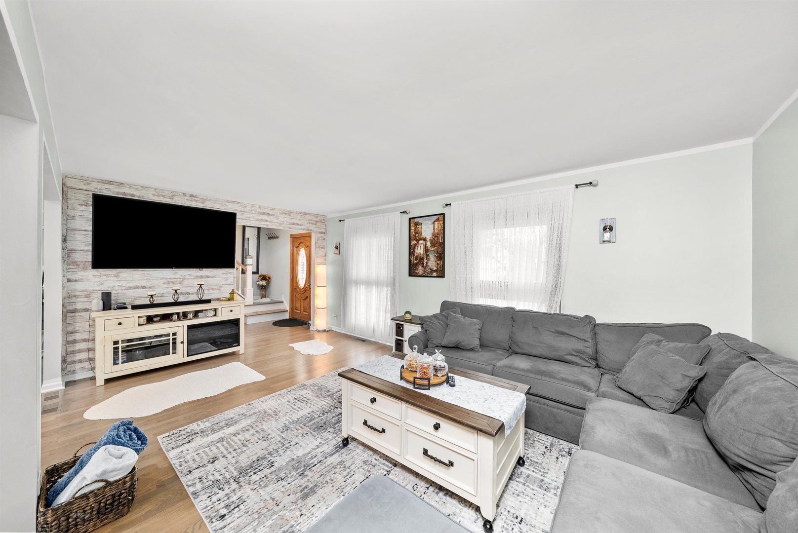 719 Brian Avenue, Schaumburg, IL 60194