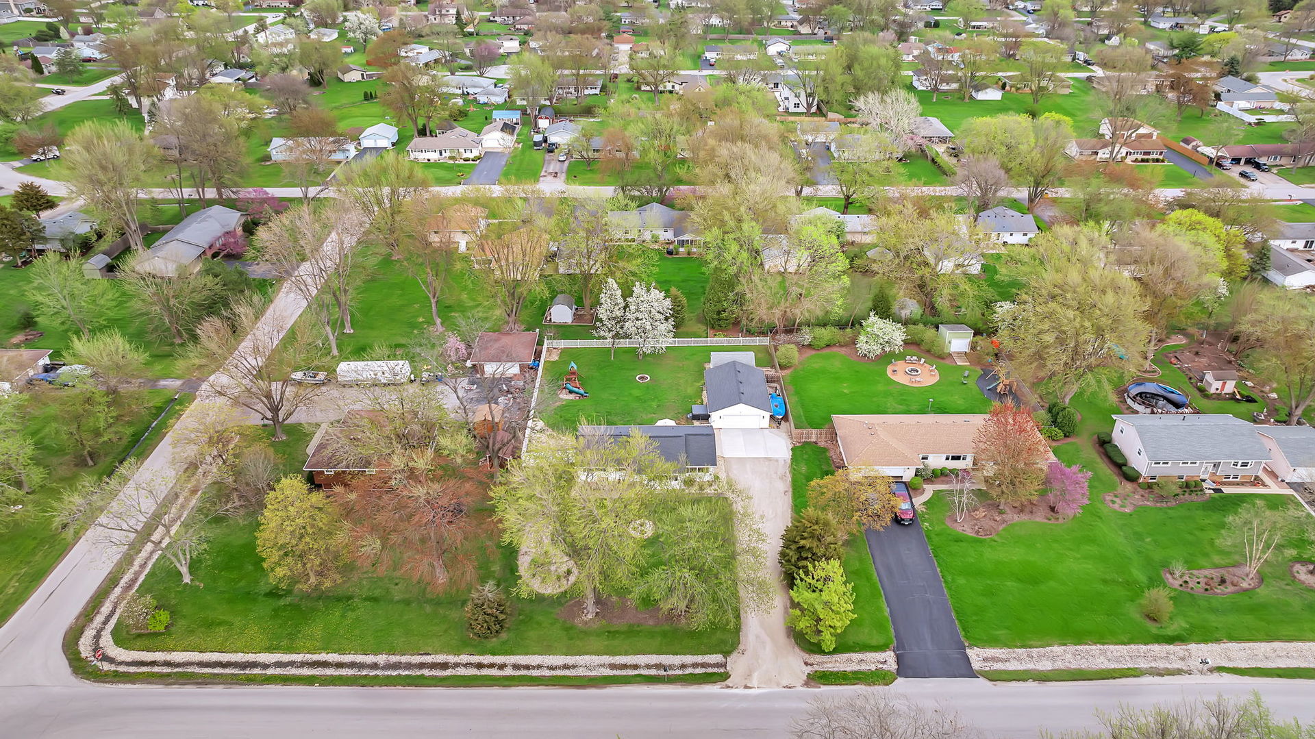 2424 LOCKNER Boulevard, Joliet, IL 60431